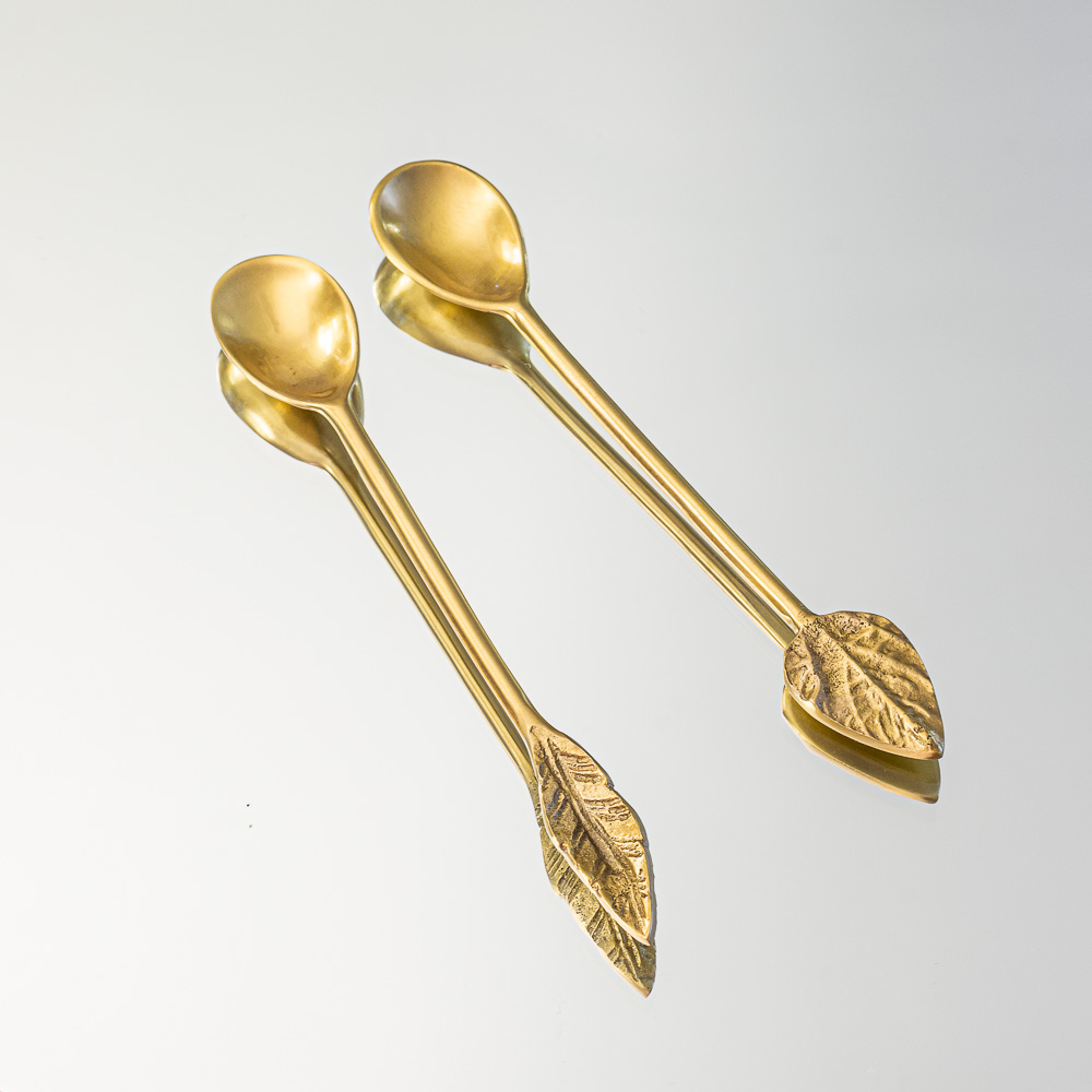 Product photography of leaf detailed spoons